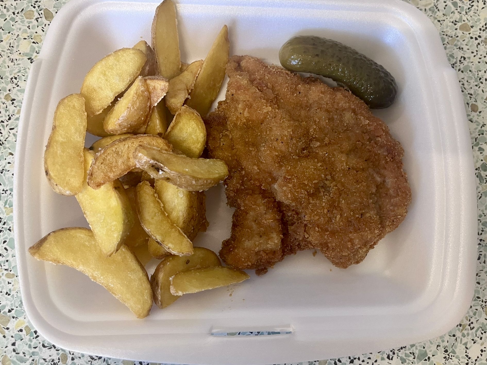Vepřový smažený řízek z krkovice - americké brambory